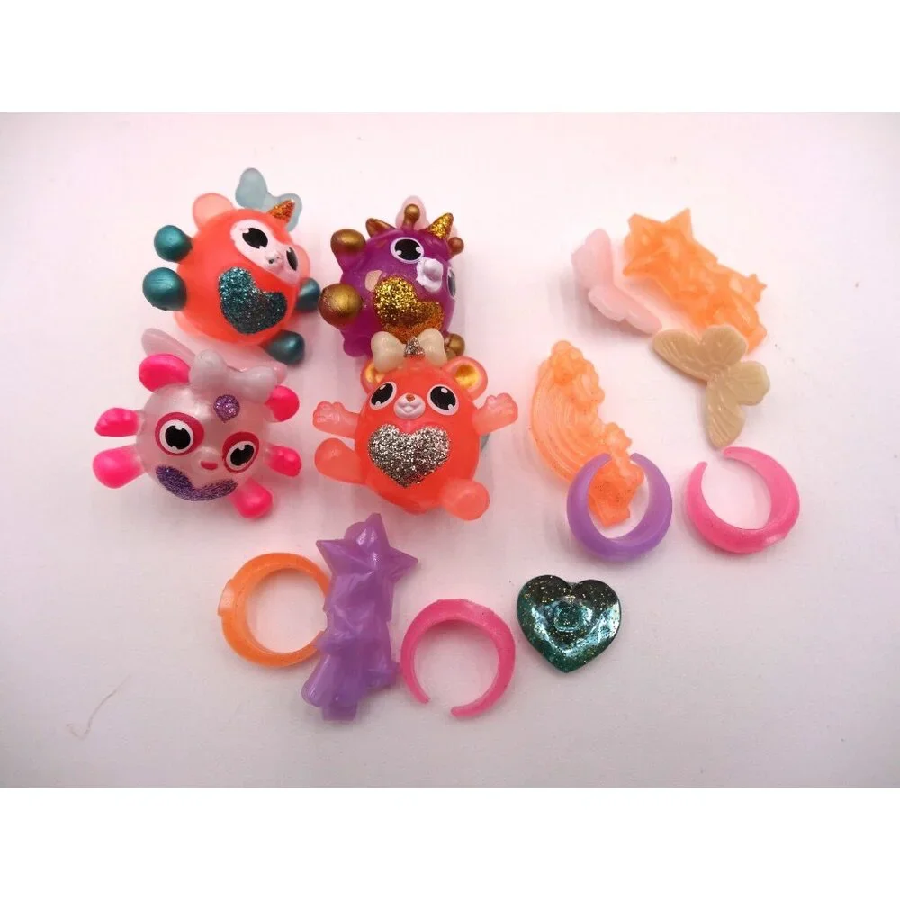 Rainbocorns Itzy Glitzy Surprise Mini Figure 4 Egg's With 4 Figures and Accessor